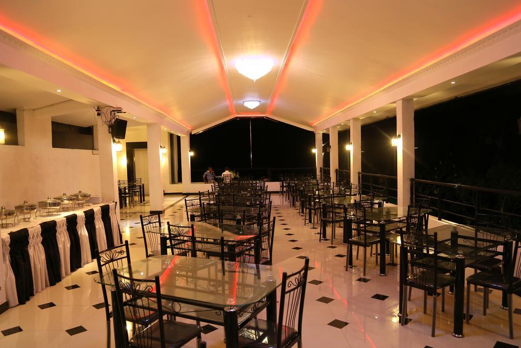 Hotel Sunrich, Kandy Hedeniya 外观 照片